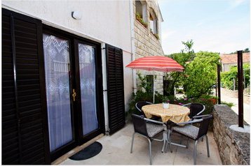 Chorwacja Privát Sutivan, Zewnątrz